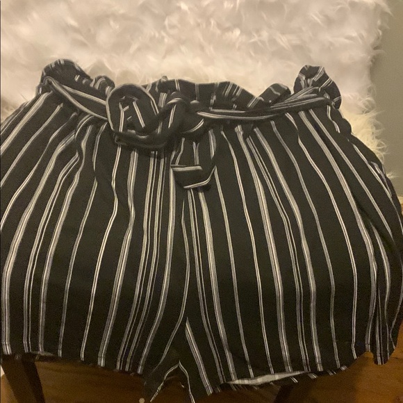 Elegant Striped High Waist Shorts - Picture 1 of 5